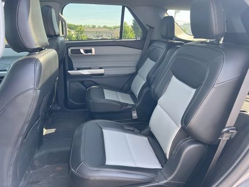 Used 2023 Ford Explorer XLT w/ Equipment Group 202A AWD/4WD image 20