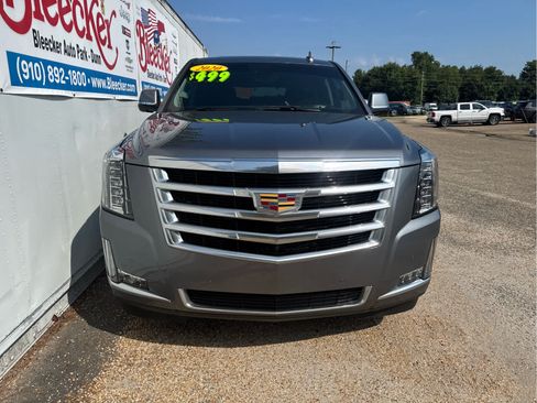 Used 2020 Cadillac Escalade Luxury RWD image 5