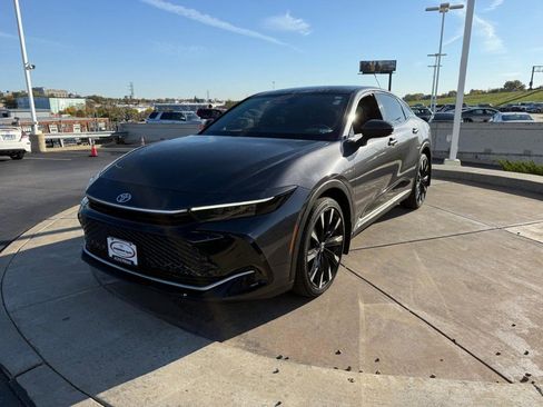 Used 2023 Toyota Crown Platinum image 9