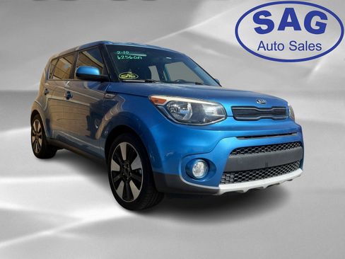 Used 2019 Kia Soul + image 2