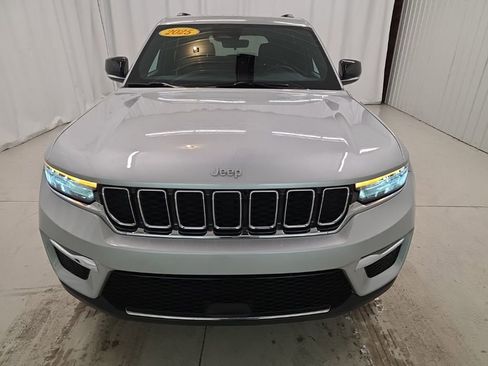 Used 2025 Jeep Grand Cherokee Limited image 8