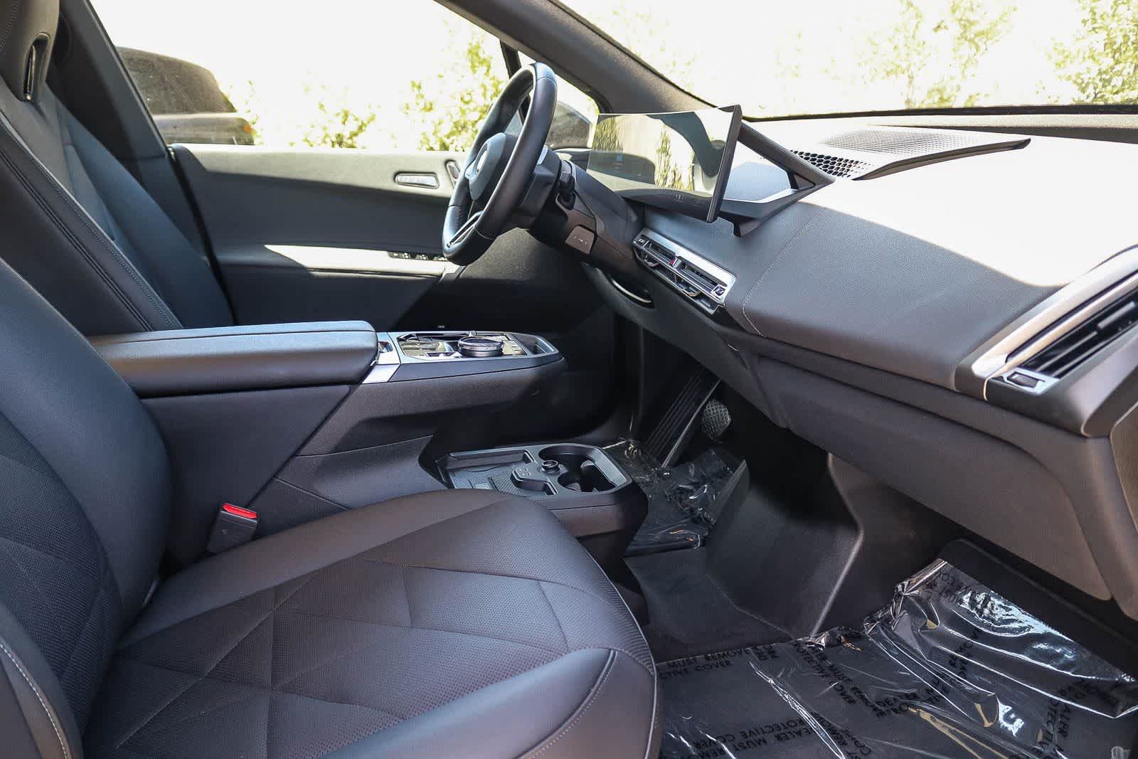 Used 2025 BMW iX xDrive50 w/ Premium Package AWD/4WD image 16