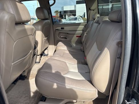 Used 2006 GMC Sierra 1500 Denali w/ Onstar Plus Package image 19