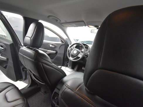 Used 2019 Jeep Cherokee Latitude Plus w/ Cold Weather Group image 20