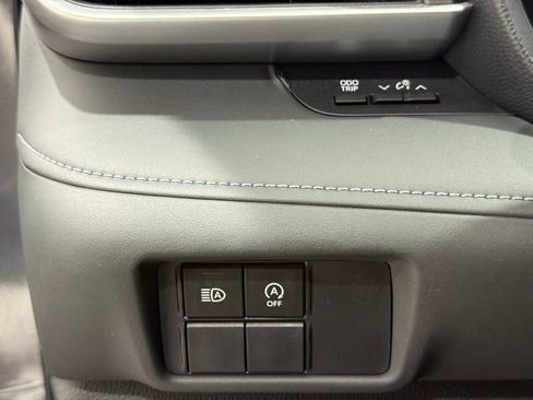 Used 2024 Toyota Highlander LE image 29