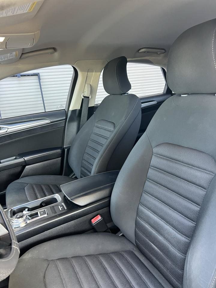 Used 2019 Ford Fusion SE FWD image 10