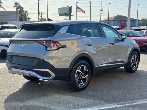 Certified 2025 Kia Sportage LX image 4