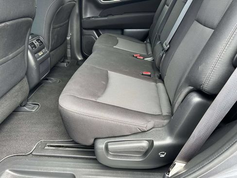 Used 2017 Nissan Pathfinder S AWD/4WD image 18