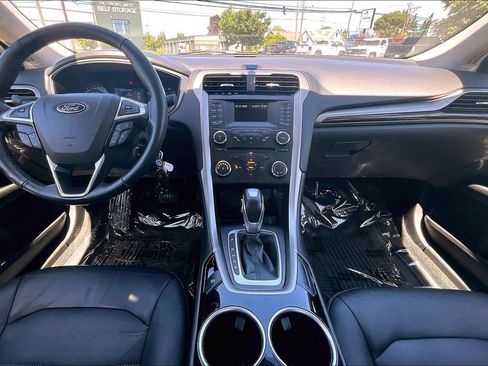Used 2013 Ford Fusion SE FWD image 16