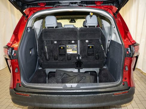 Used 2021 Toyota Sienna XLE image 6