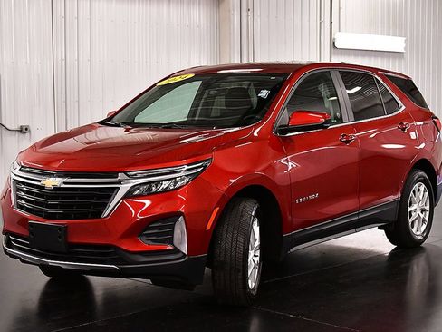 Used 2024 Chevrolet Equinox LT AWD/4WD image 3