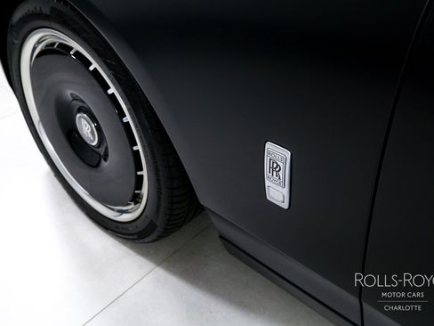 Used 2025 Rolls-Royce Phantom Sedan image 43