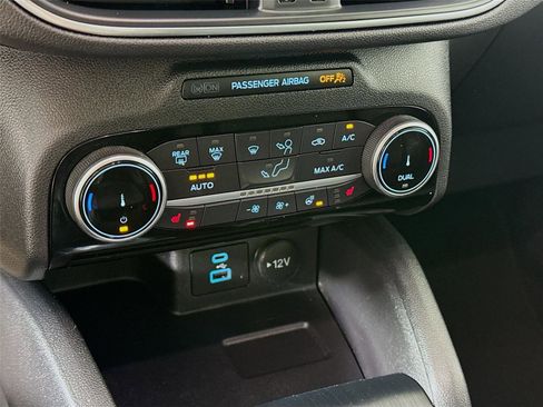 Used 2022 Ford Escape Titanium image 16