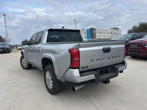 Used 2025 Toyota Tacoma SR5 image 5