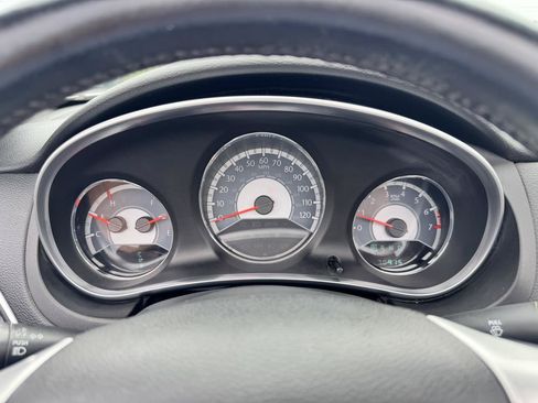 Used 2011 Chrysler 200 Touring FWD image 39