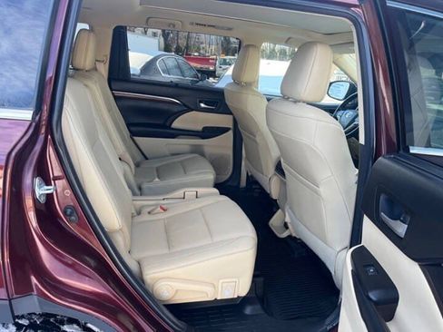 Used 2018 Toyota Highlander Limited Platinum AWD/4WD image 11
