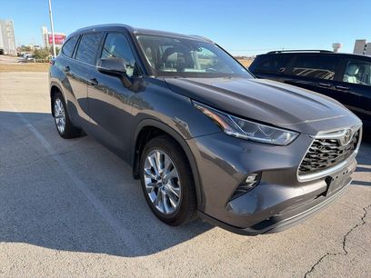 Used 2022 Toyota Highlander Limited