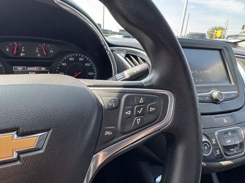 Used 2017 Chevrolet Malibu LT FWD image 19