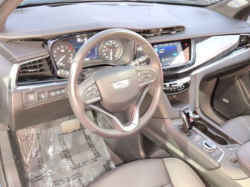 Used 2025 Cadillac XT6 Premium Luxury w/ Technology Package image 12