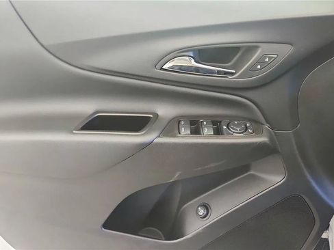 Used 2024 Chevrolet Equinox LT FWD image 29