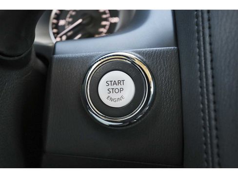 Used 2024 Nissan Armada SL w/ Captain's Chairs Package image 29