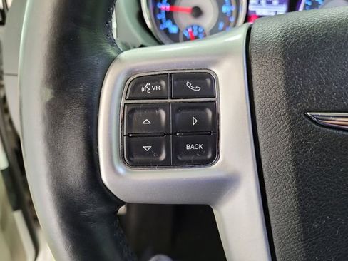 Used 2015 Chrysler Town & Country Touring w/ Driver Convenience Group image 29
