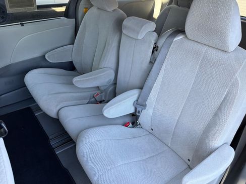 Used 2013 Toyota Sienna LE FWD image 4
