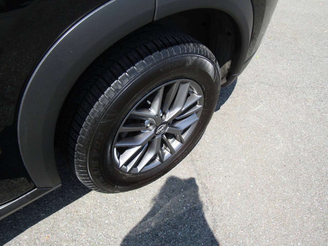 Used 2024 Nissan Rogue S AWD/4WD image 29