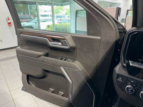 Used 2025 GMC Sierra 1500 SLT AWD/4WD image 27