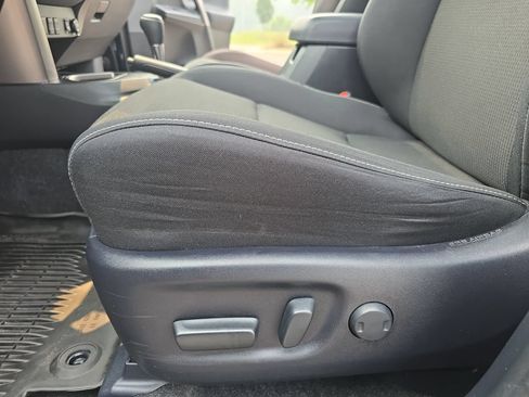Certified 2018 Toyota RAV4 XLE AWD/4WD image 34