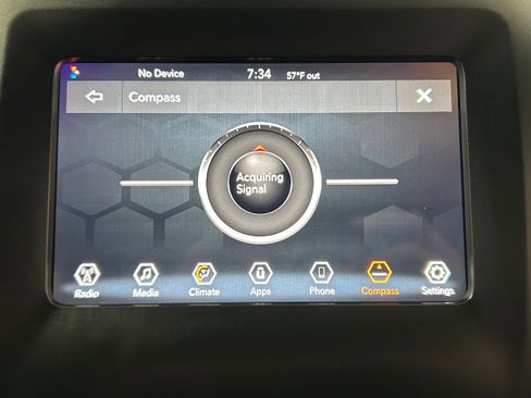 Used 2019 Jeep Cherokee Latitude Plus AWD/4WD image 9