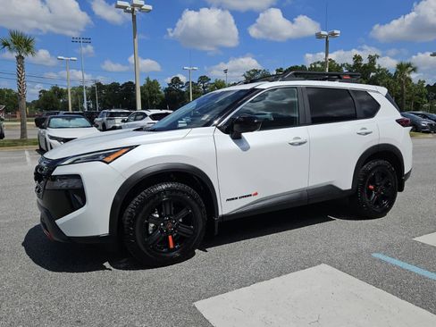 Used 2025 Nissan Rogue SV AWD/4WD image 2