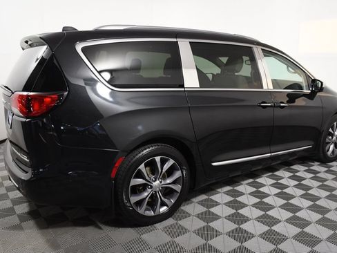 Used 2017 Chrysler Pacifica Limited w/ Advanced Safetytec Group FWD image 7