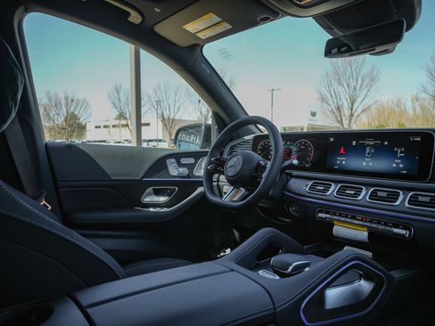 New 2026 Mercedes-Benz GLS 450 4MATIC image 16