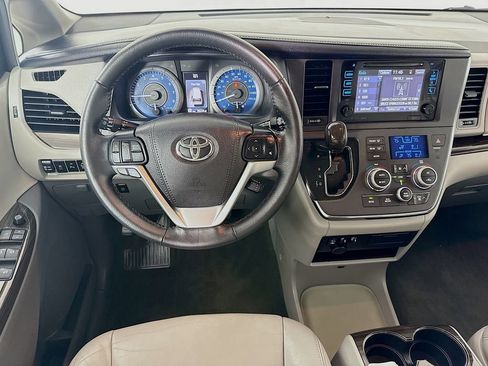 Certified 2017 Toyota Sienna XLE image 22