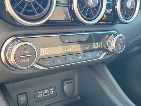 Certified 2025 Nissan Sentra SR image 29