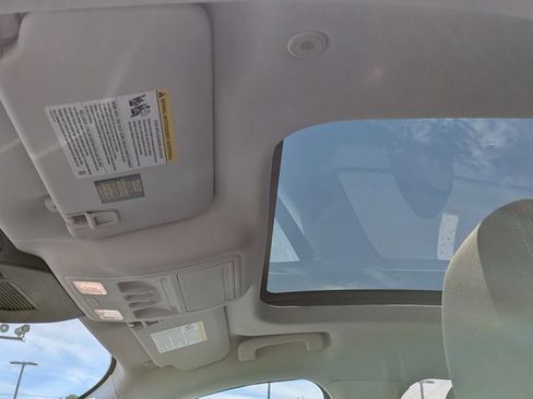 Used 2022 Ford Escape SE w/ Convenience Package FWD image 11