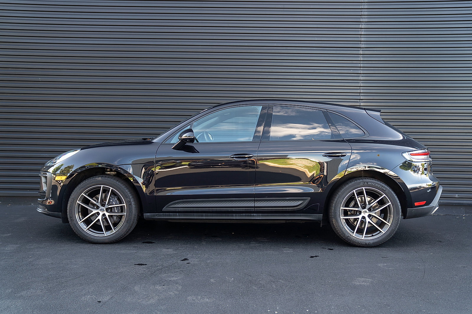 Used 2026 Porsche Macan AWD/4WD image 2