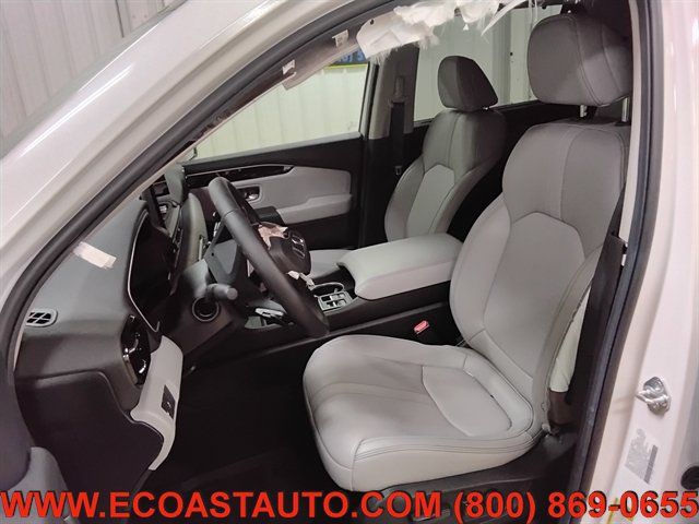 Used 2025 Honda Pilot Touring image 10