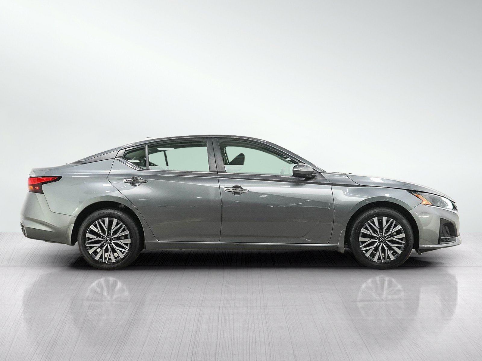 Used 2023 Nissan Altima 2.5 SV AWD/4WD image 6