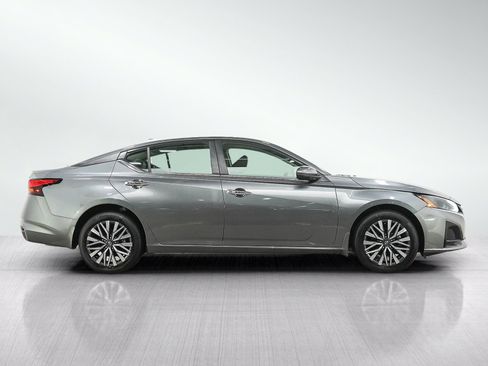 Used 2023 Nissan Altima 2.5 SV AWD/4WD image 6