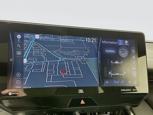 Used 2021 Toyota Venza Limited w/ Carpet Mat Package (TMS) image 13