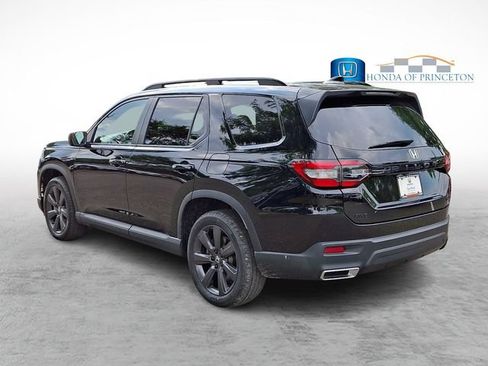Certified 2025 Honda Pilot Sport image 4