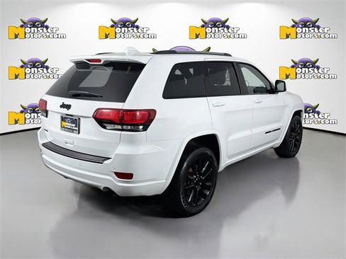 Used 2020 Jeep Grand Cherokee Altitude image 5