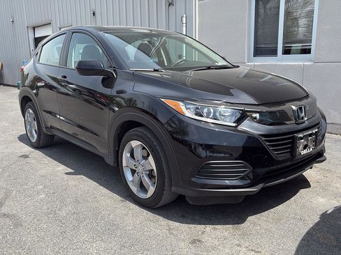 Used 2022 Honda HR-V LX image 2