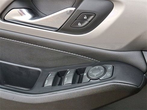 Used 2023 Chevrolet Traverse LT image 22