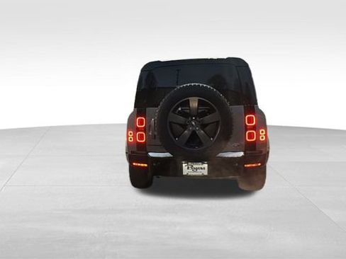 Used 2022 Land Rover Defender 110 X-Dynamic SE image 32