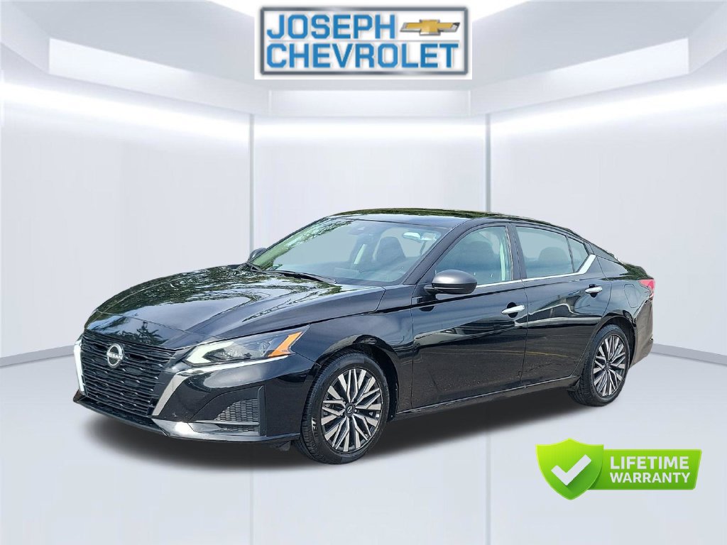 Used 2025 Nissan Altima 2.5 SV FWD image 2