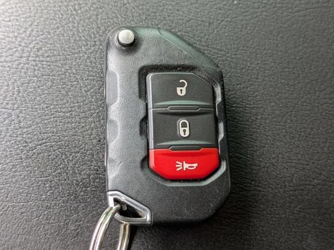 Used 2021 Jeep Wrangler Unlimited Sahara w/ Uconnect 4C Nav & Sound Group AWD/4WD image 35
