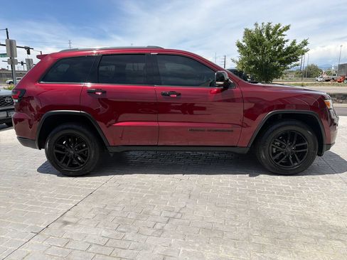 Used 2019 Jeep Grand Cherokee Limited AWD/4WD image 6